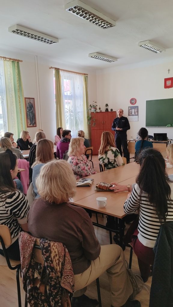 Zdjęcie przedstawiające uczestników Sieci Współpracy i Samokształcenia Pedagogów i Psychologów Szkolnych z powiatu łańcuckiego