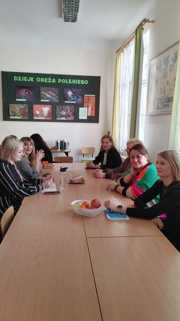 Zdjęcie przedstawiające uczestników Sieci Współpracy i Samokształcenia Pedagogów i Psychologów Szkolnych z powiatu łańcuckiego