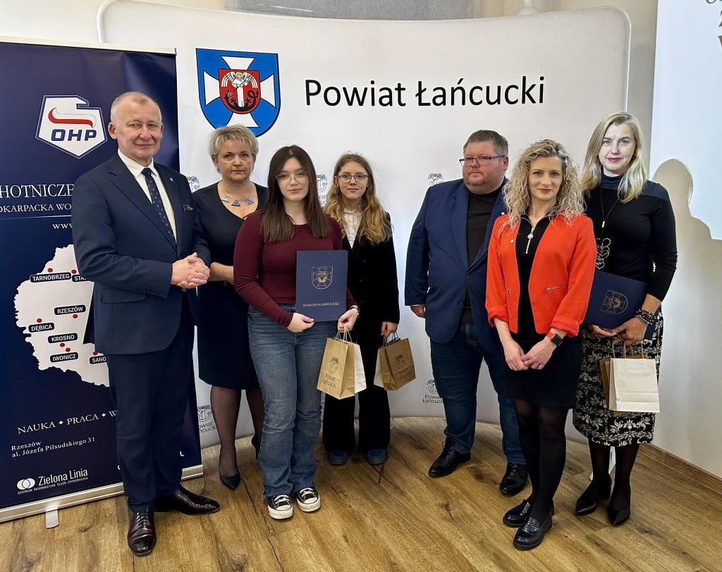 Fotorelacja z uroczystego wręczenia nagród laureatom Powiatowego Konkursu:Zawód Moich Marzeń