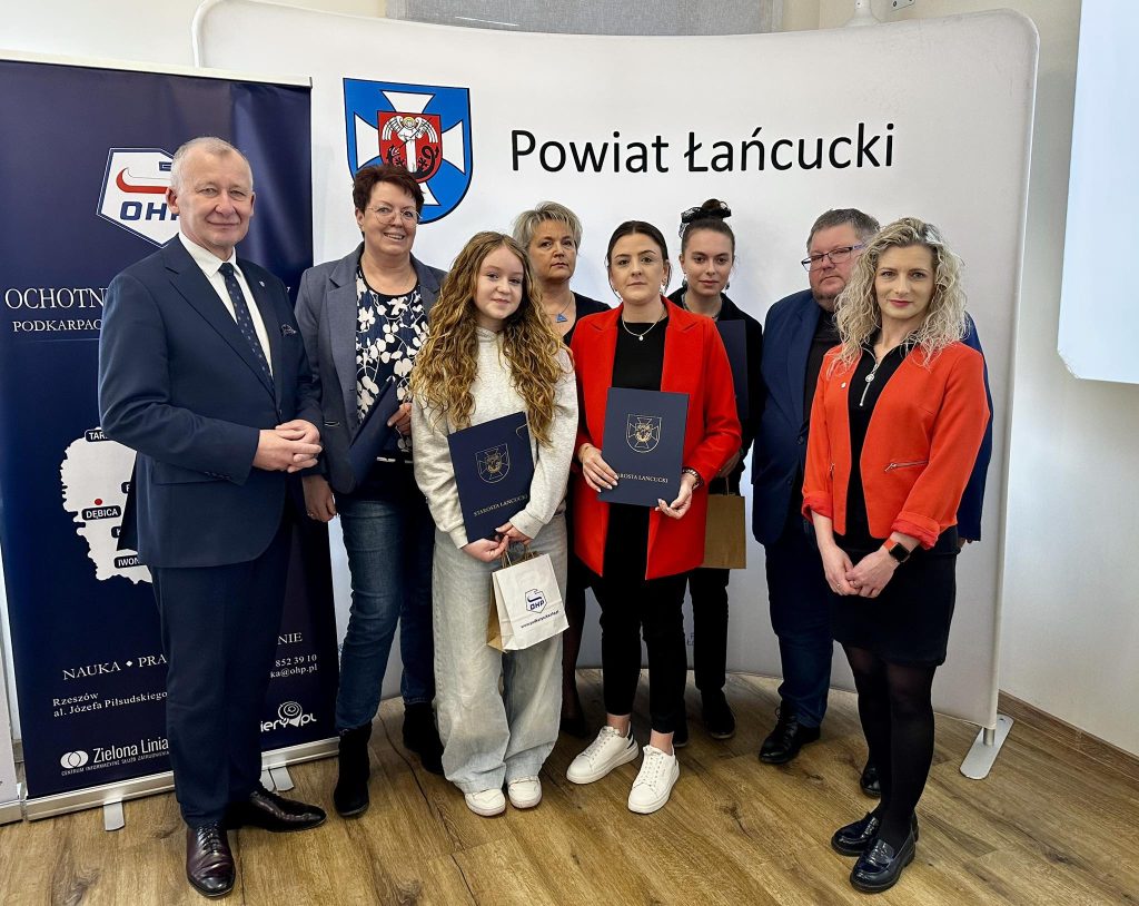 Fotorelacja z uroczystego wręczenia nagród laureatom Powiatowego Konkursu:Zawód Moich Marzeń
