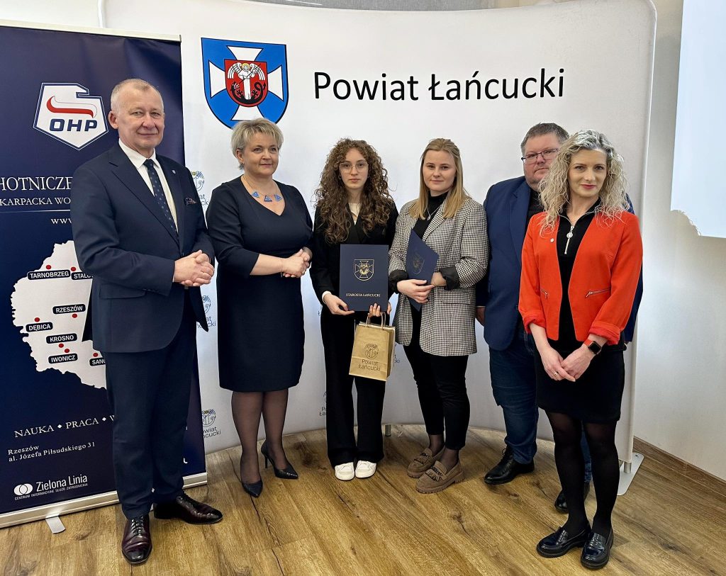 Fotorelacja z uroczystego wręczenia nagród laureatom Powiatowego Konkursu:Zawód Moich Marzeń