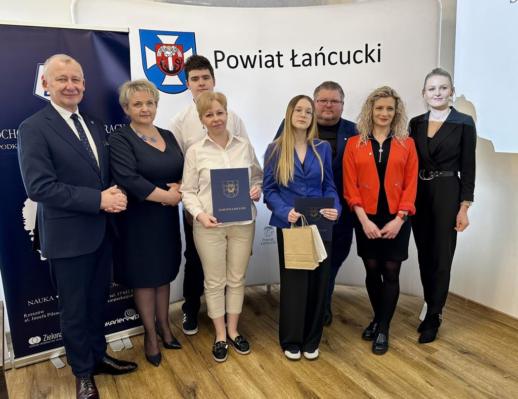 Fotorelacja z uroczystego wręczenia nagród laureatom Powiatowego Konkursu:Zawód Moich Marzeń