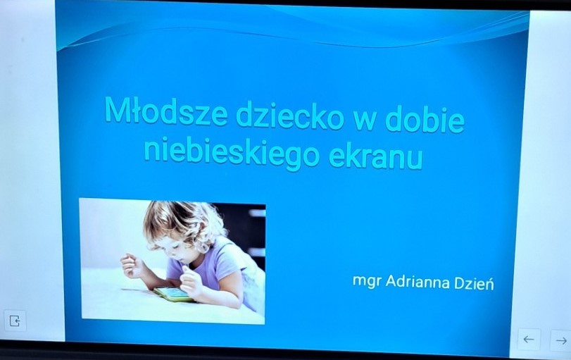Zdjęcie prezentacji o treści "Młodsze dziecko w dobie niebieskiego ekranu"