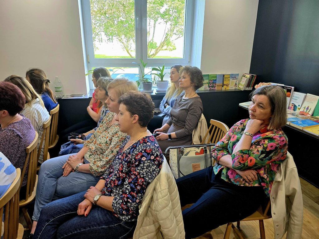 Fotorelacja z Powiatowej Konferencji Szkoleniowej na temat: Most do dorosłości. Psychologia rozwoju, kryzys i możliwości wsparcia w obliczu współczesnych wyzwań.