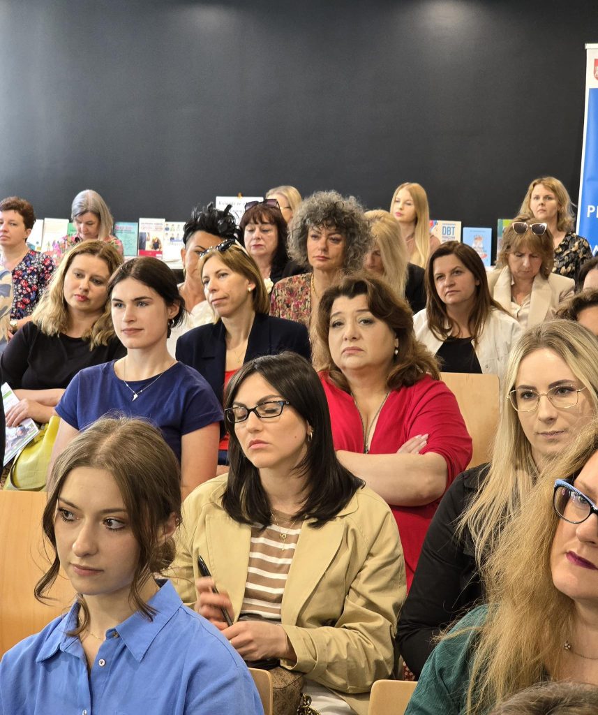 Fotorelacja z Powiatowej Konferencji Szkoleniowej na temat: Most do dorosłości. Psychologia rozwoju, kryzys i możliwości wsparcia w obliczu współczesnych wyzwań.