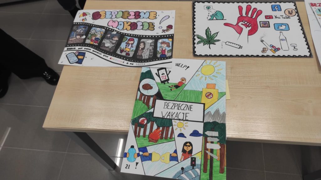 Prace wykonane podczas konkursu plastycznego dla dzieci i młodzieży pod hasłem” Bezpieczne wakacje”