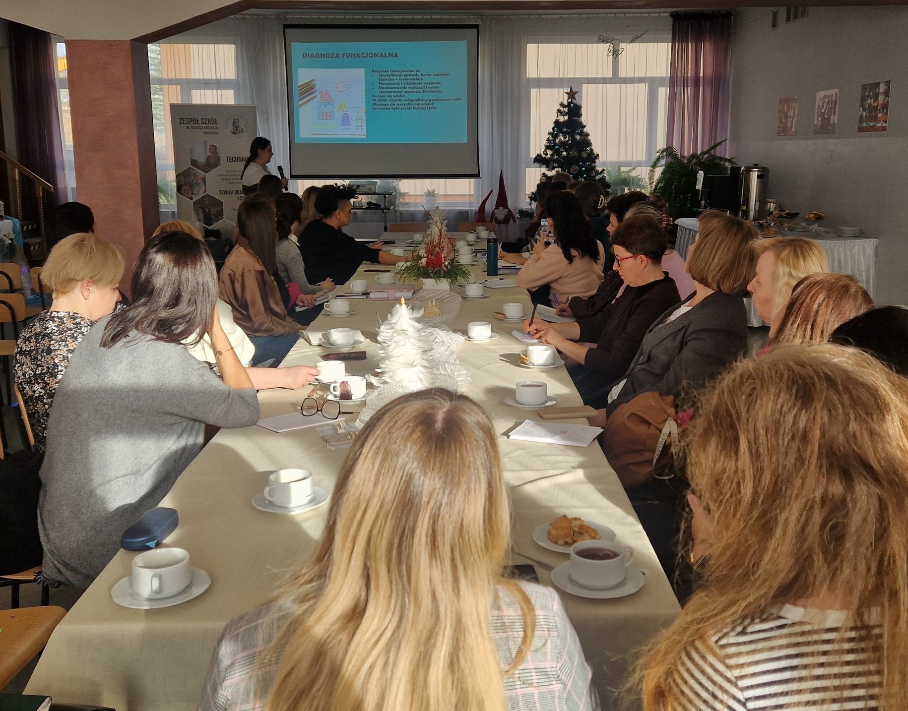 Zdjęcie przedstawiające przebieg spotkania szkoleniowego dla specjalistów