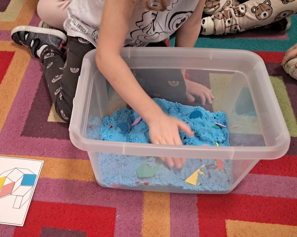 Sensoryczna zabawa przedszkolaków – warsztaty w Przedszkolu Miejskim nr 2 w Łańcucie