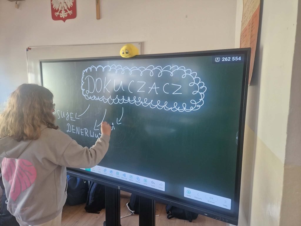 Uczennica podczas zajęć Bądź kumplem - nie dokuczaj