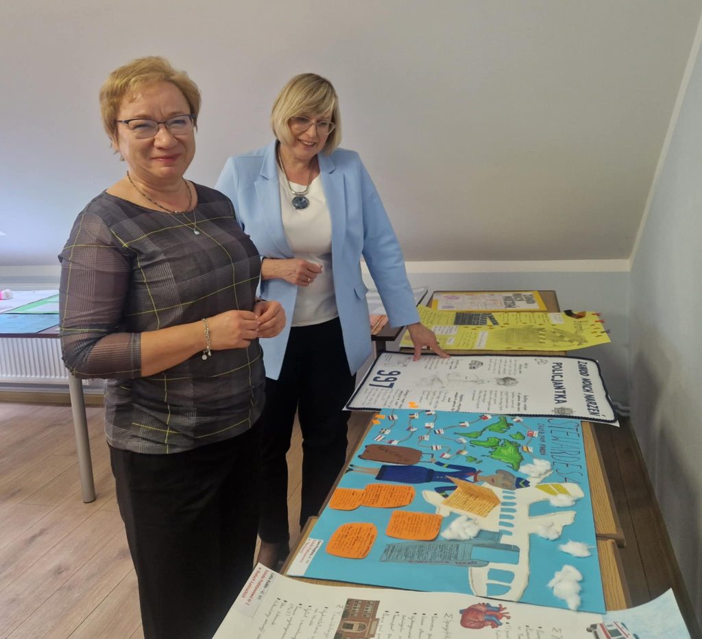 Pani dyrektor PPP Łańcut oraz doradca zawodowy podczas oceny prac w ramach konkursu Zawód moich marzeń