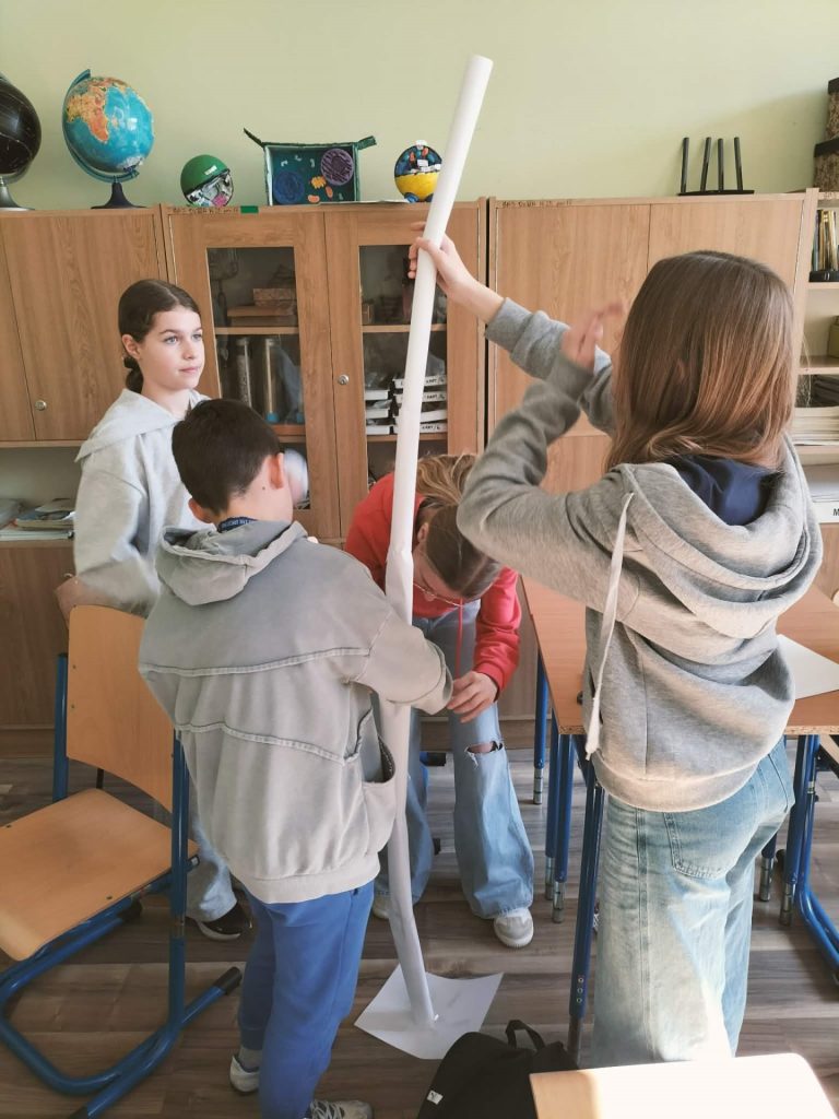 Uczniowie podczas warsztatów: Zrozumieć siebie i innych w SP 3 w Łańcucie