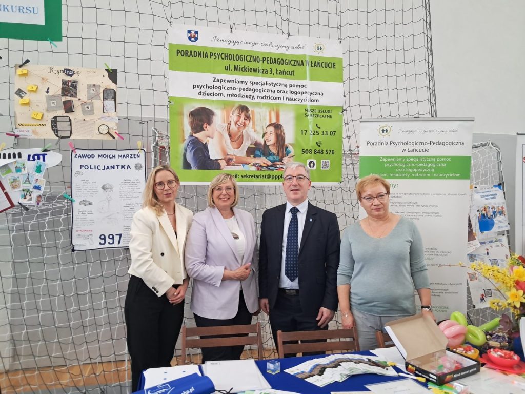 Specjaliści z Poradni oraz Wójt Gminy Łańcut na Powiatowych Targach Edukacyjnych