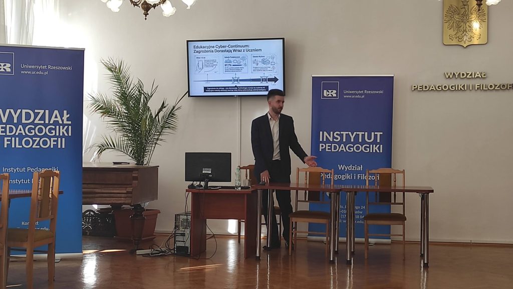 Pracownik UR na spotkaniu