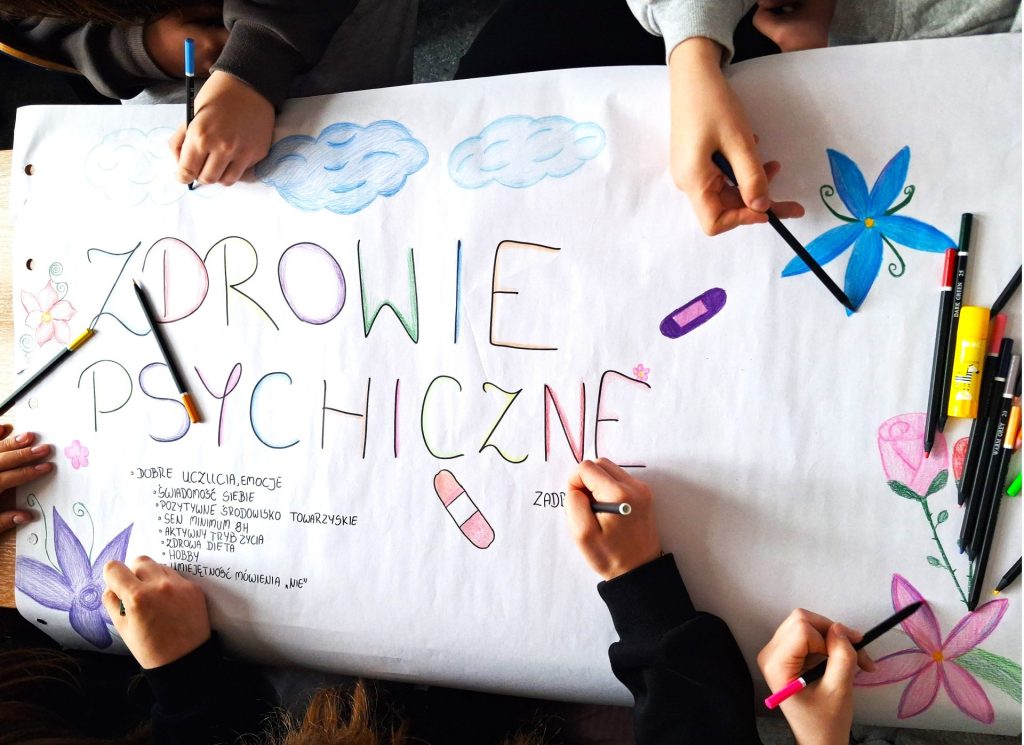 Plakat młodzieży na warsztatach o zdrowiu psychicznym
