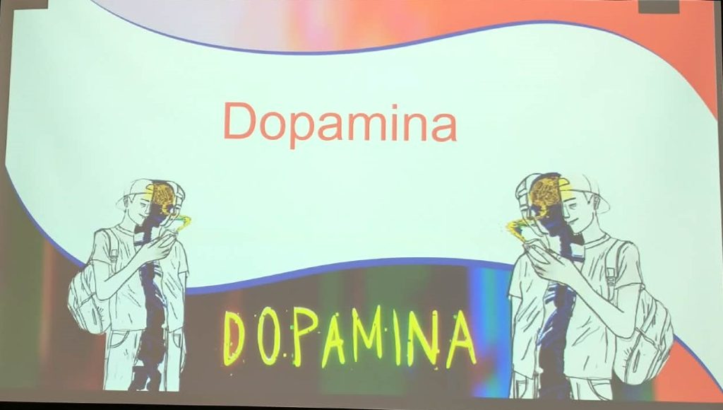 Plakat zajęć: „Dopamina – zajęcia profilaktyczne wspierające młodzież w świadomym korzystaniu z mediów społecznościowych i dbaniu o równowagę online-offline”