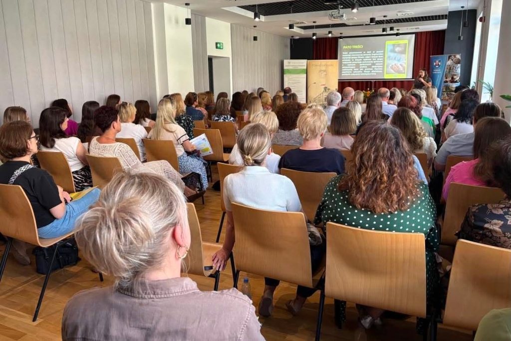 Uczestnicy konferencji: W pułapce cyberświata - dzieci i młodzież w Internecie