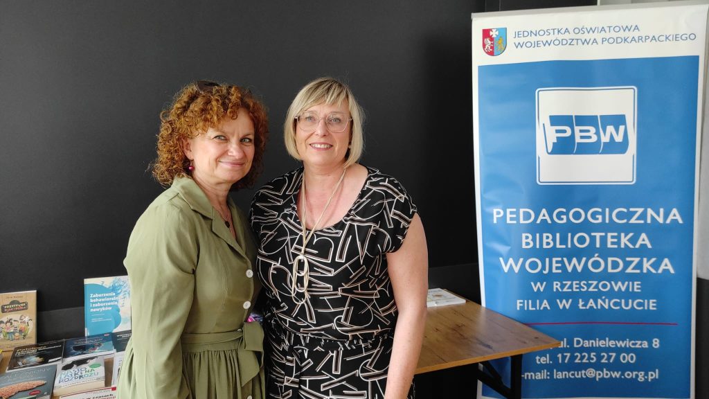 Pani Ewa Chudzik - kierownik Filii Biblioteki w Łańcucie, dyrektor PPP w Łańcucie podczas konferencji: W pułapce cyberświata - dzieci i młodzież w Internecie