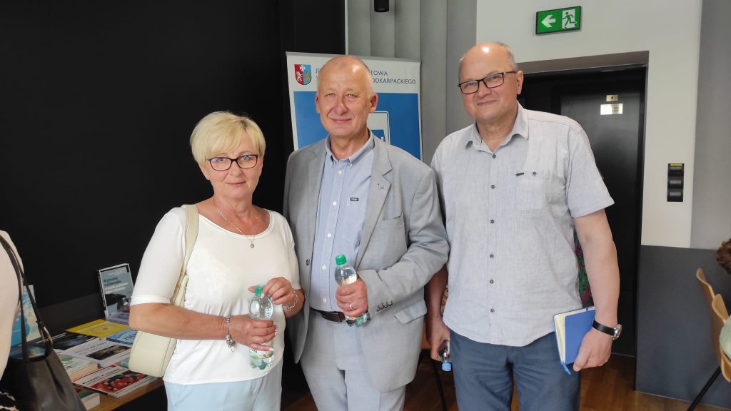 Pani Dyrektor ZS w Medyni Łańcuckiej, Starosta Łańcucki oraz dyrektor ZS w Białobrzegach podczas konferencji: W pułapce cyberświata - dzieci i młodzież w Internecie