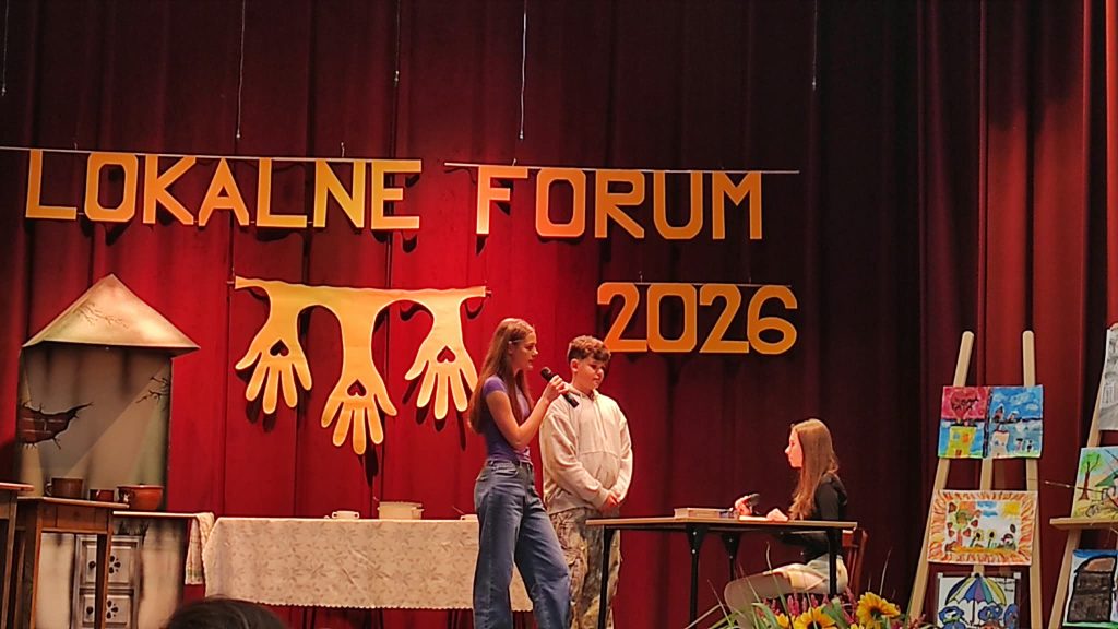 Młodzież podczas wystąpienia na Lokalnym Forum Polityki Społecznej